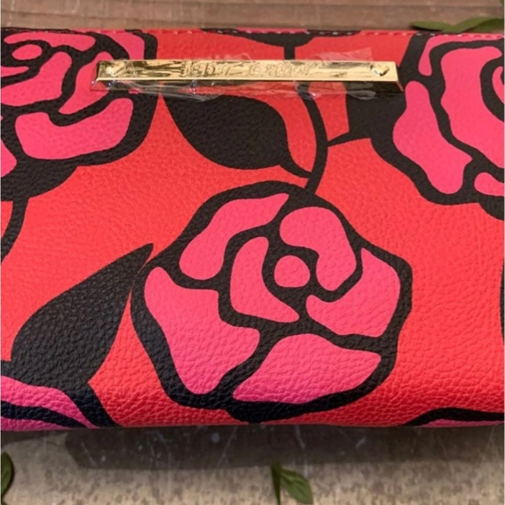 BETSEY JOHNSON RED/ PINK BLACK FLORAL ROSES WRISTLET / WALLET - Picture 7 of 7